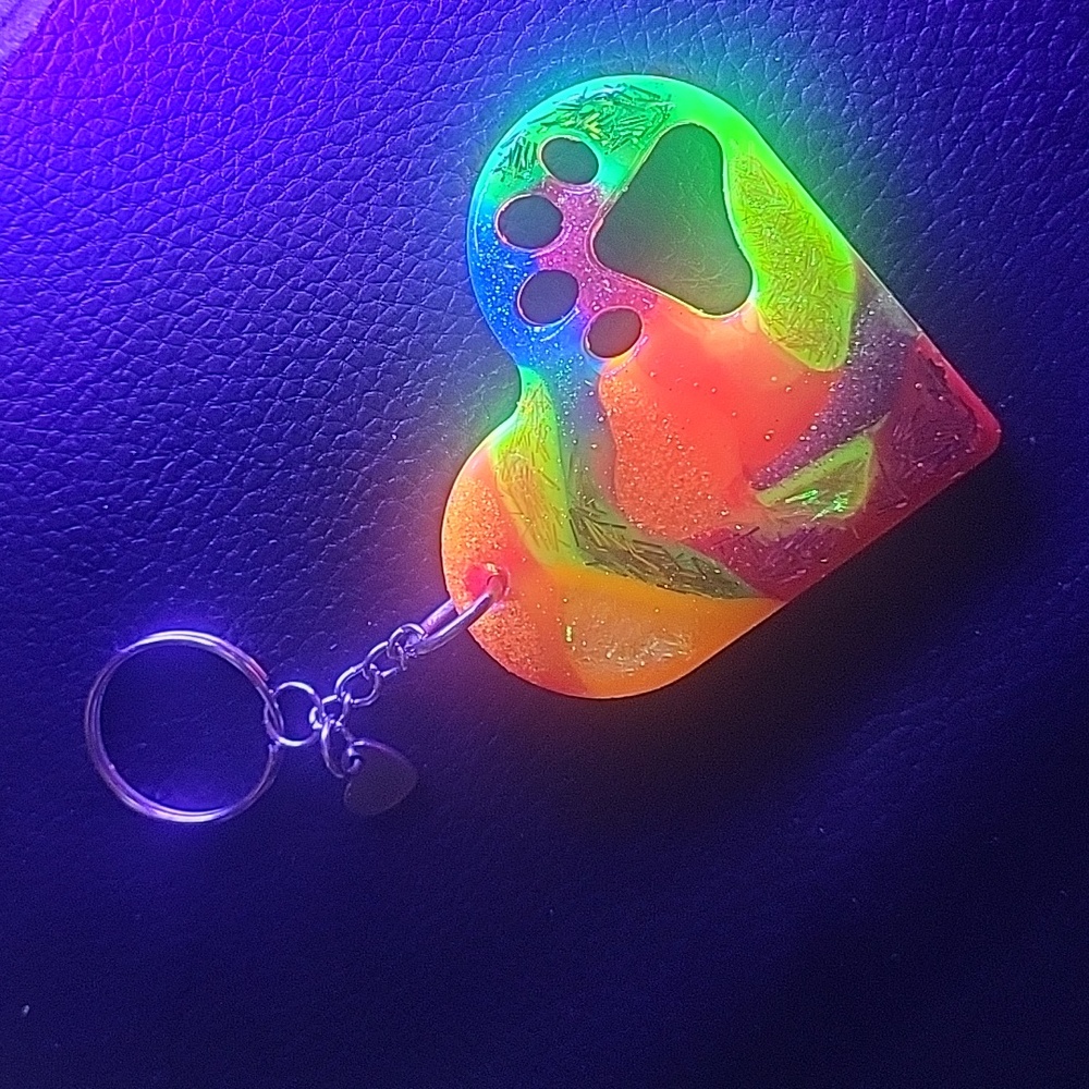 🐾 Handmade Fur Momma Keychain